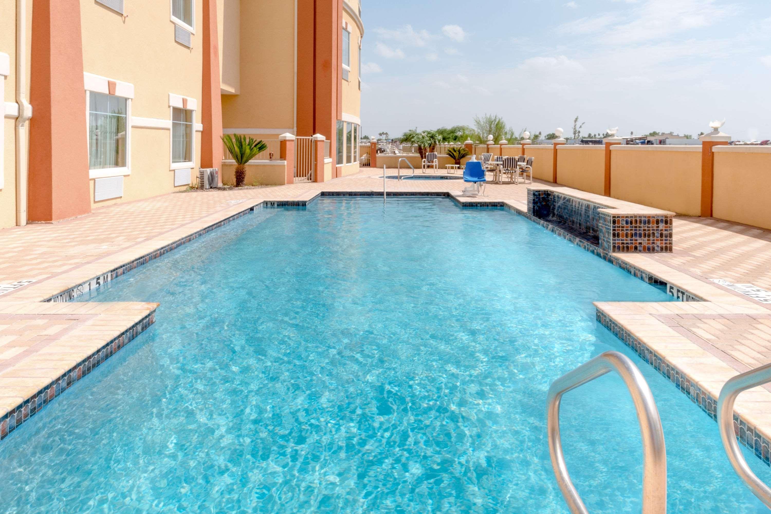 Super 8 By Wyndham Hidalgo At La Plaza Mall & Mcallen Airport Экстерьер фото