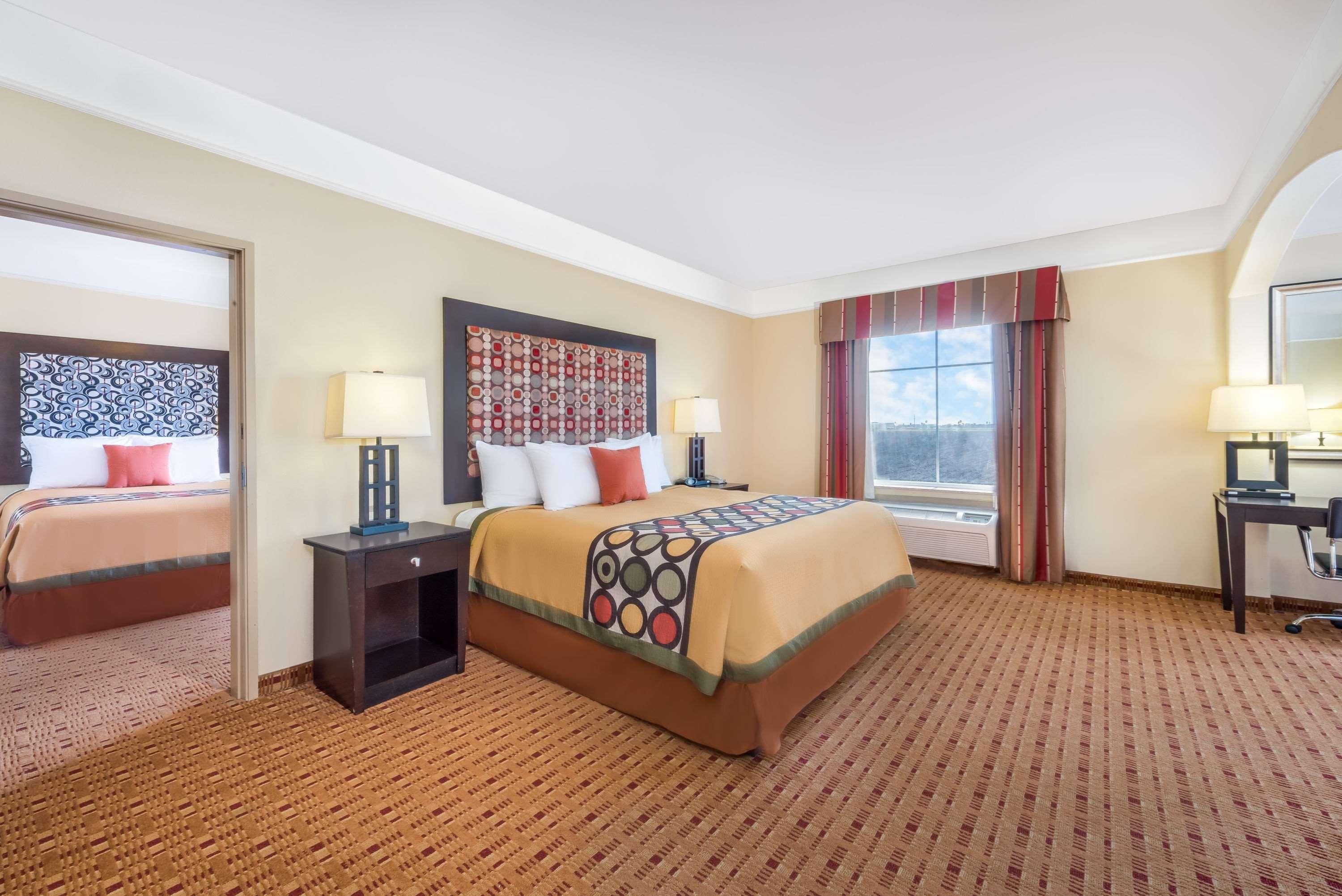 Super 8 By Wyndham Hidalgo At La Plaza Mall & Mcallen Airport Экстерьер фото