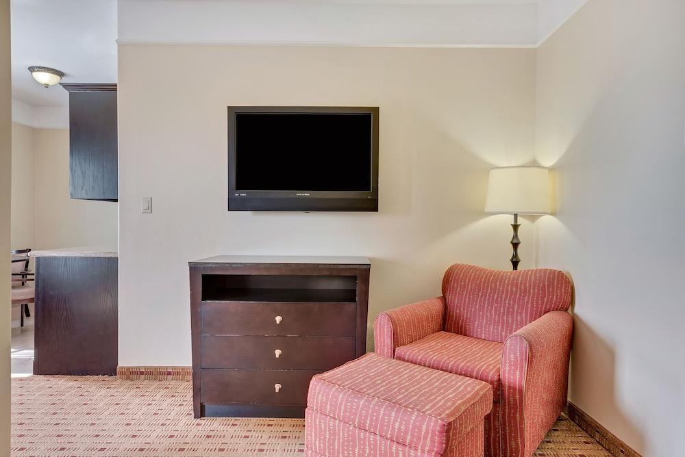 Super 8 By Wyndham Hidalgo At La Plaza Mall & Mcallen Airport Экстерьер фото